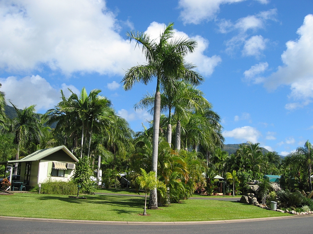 024 Entrée de Coconut Resort.jpg
